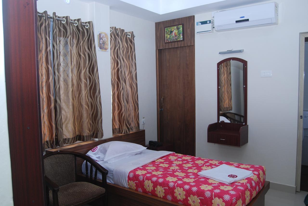 Chakraa Residency Hotel Ramanathapuram Esterno foto